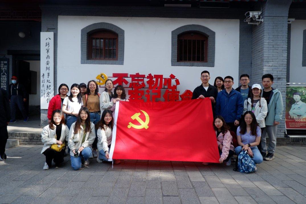 盐城市亭湖区盐东镇举办“耆乐融融共度腊八”送粥活动